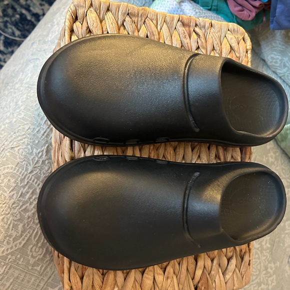 Black Slip-On Clogs - Picture 2 of 7